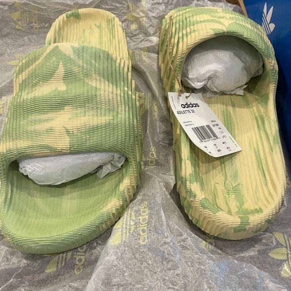 Adilette 22 Slides - Size 10 - Magic Lime and Desert Sand - Picture 6 of 8